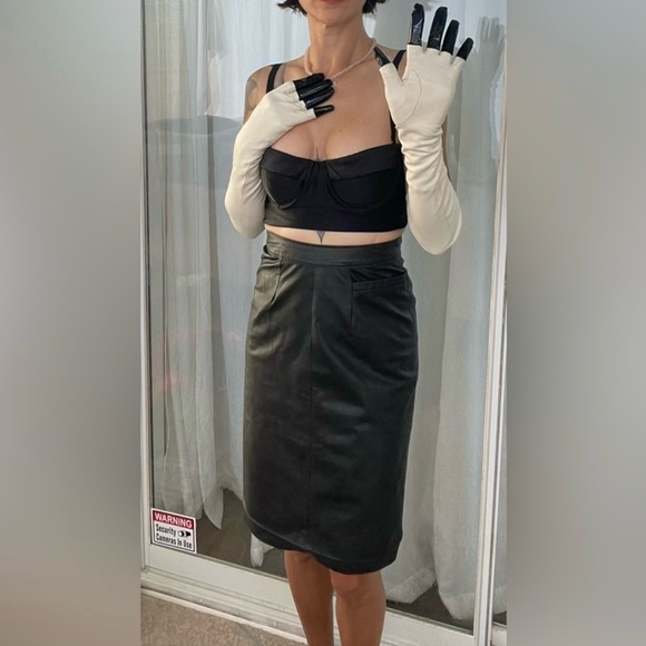 Vintage 80s Argentinian Leather perfect pencil skirt kick pleat black catwoman - Picture 8 of 16